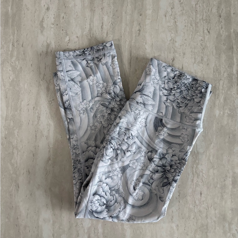 Lululemon White Multi Wunder Under Crop (Hi-Rise) *21"
